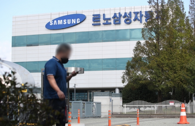 르노삼성자동차(르노삼성)가 위기 극복 특단의 조치로 임원 수를 줄이고 임원임금 삭감 카드를 꺼내들었다. /사진=뉴스1 여주연 기자