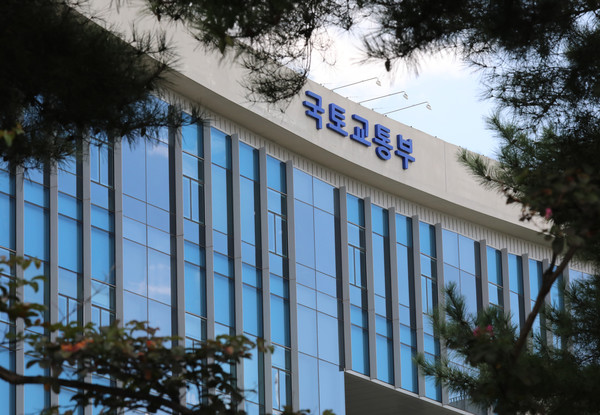 토지거래허가구역 내 신탁 개발 허용을 내용으로 하는 '부동산 거래 신고 등에 관한 법률' 시행령 일부개정안이 국무회의를 통과했다. 이번 개정으로 도심지 내 개발사업의 원활한 추진을 통한 신규주택 공급 촉진이 가능할 전망이다. /사진제공=국토교통부