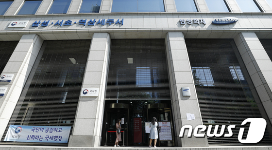판매수수료 개편방안이 시행된 이후 법인보험대리점 설계사들이 보험사 전속설계사로 이동할 조짐이 나타나기 시작했다. 사진은 삼성화재 역삼영업점./사진=뉴스1