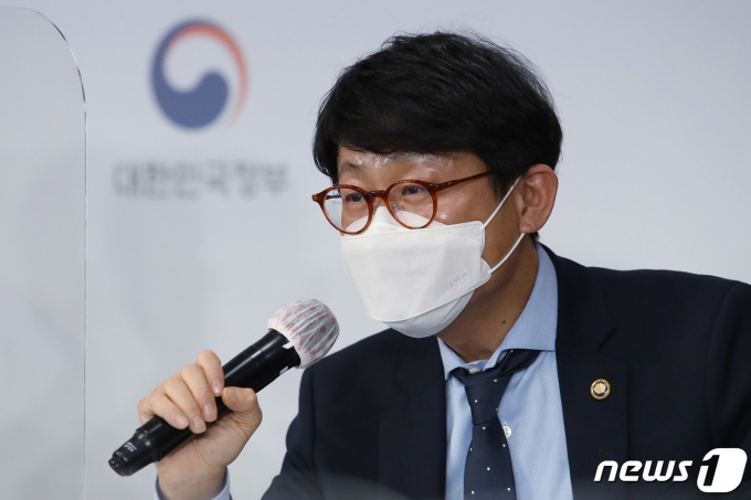 도규상 금융위원회 부위원장은 14일 "개인투자자들도 공시정보를 쉽게 이해할 수 있게 하되, 기업들이 과도한 부담을 지지 않도록 핵심정보 중심으로 공시제도를 개선할 것"이라고 밝혔다./사진=뉴스1