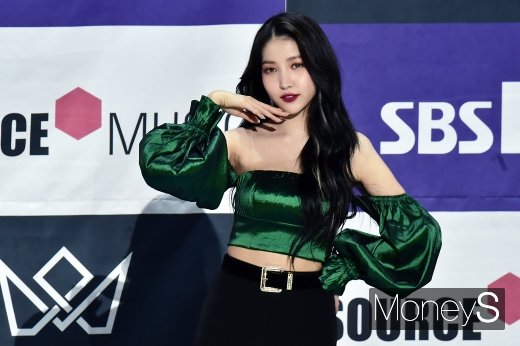 “몰라 미안하다”… ‘나치 마네킹’논란, 여자 친구 소원 해명