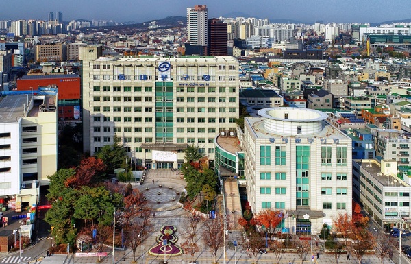 서울 동대문구는 ‘e아동행복지원사업’을 통해 총 43종의 사회보장 빅데이터를 활용하여 추출한 고위험군 아동 100여명을 대상으로 3월까지 개별 방문조사를 한다. 사진=동대문구청