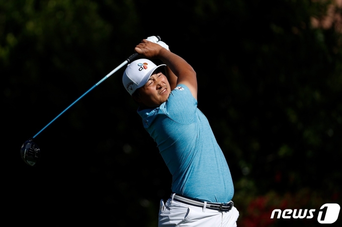 ‘First Championship Challenge’ Lee Gyeong-hoon, 5 under, tied for 3rd at the PGA Phoenix Open 3R