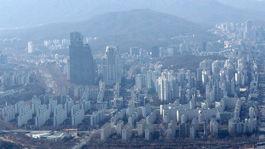 송 의원이 공개한 한국부동산원 통계에 따르면 지난달 기준 5분위 아파트 평균매매가격은 9억9806만원으로 1분위 8609만원의 11.6배까지 높아졌다. /사진=뉴스1