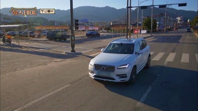 볼보자동차코리아가 tvN 예능 프로그램 ‘윤스테이’에 플래그십 SUV XC90을 지원한다고 밝혔다. /사진제공=볼보자동차코리아