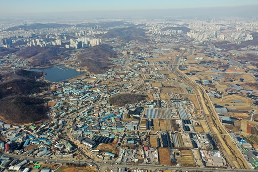 국토교통부는 LH 직원들의 100억원대 광명·시흥 신도시 사전투기 의혹과 관련해 전날 LH 자체 감사를 통한 전수조사를 요구한 것에 이어 이미 신도시로 지정돼 개발이 진행되고 있는 3기 신도시 전체에 대해서도 유사한 사례가 있는지 조사하기로 했다. /사진=뉴스1