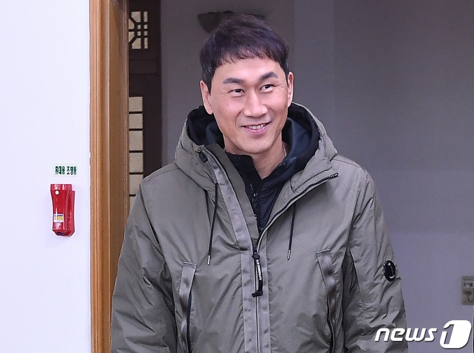유상철 감독의 몸 상태가 안 좋다고 알려지자 팬들이 SNS에 응원 메시지를 올리며 쾌차를 바라고 있다. /사진=뉴스1