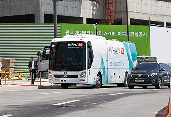 자율주행 관제 시범 중인 KT 5G 버스/사진=뉴시스 DB