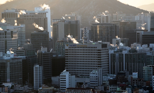 신영 부동산리서치 센터에 따르면 올해 1분기 서울·분당권역 거래면적 3300㎡ 이상 중대형 거래 규모는 역대 1분기 기준 최고치인 18건 2조8005억원인 것으로 조사됐다. 사진은 기사 내용과는 무관함. /사진=뉴스1