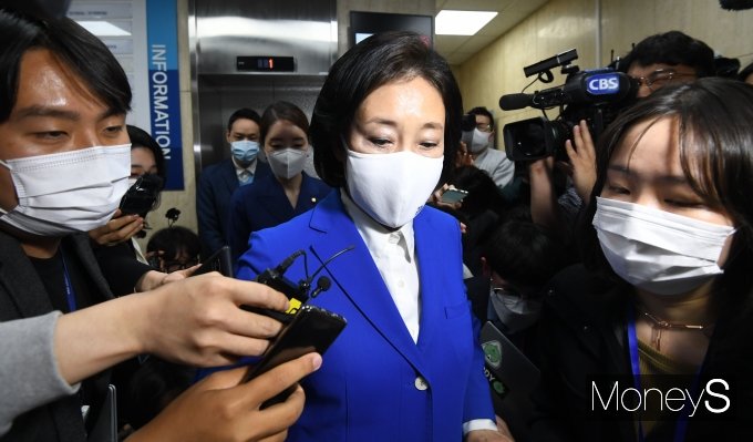 박영선 후보는 지지자들을 위로하며 패배를 인정했다. /사진=장동규 기자