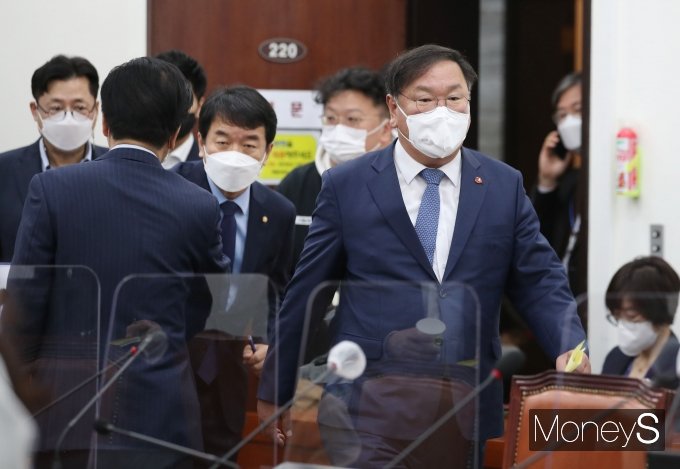 민주당은 차기 원내대표 선거, 전당대회 선거 일정을 확정하며 분위기 쇄신에 들어간다./ 사진=장동규 기자