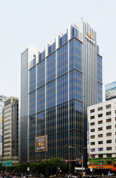 KB손해보험 등 보험사들이 자동차정비업계와 만나 자동차보험료 인상안을 논의한다. 사진은 KB손해보험 강남사옥./사진=KB손해보험