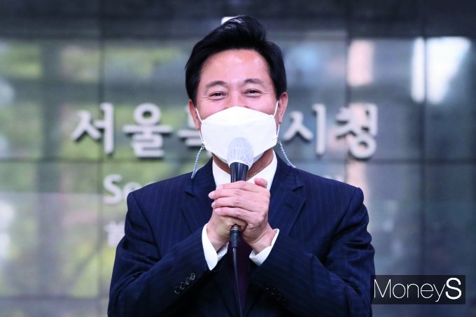 지난 8일 10년만에 다시 서울시청에 출근한 오세훈 서울시장. /사진=임한별 기자