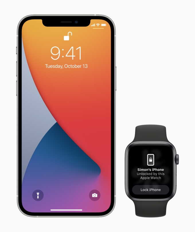 iOS 14.5 업데이트로 이제 마스크를 벗지 않아도 아이폰 잠금해제를 할 수 있게 됐다. /사진제공=애플