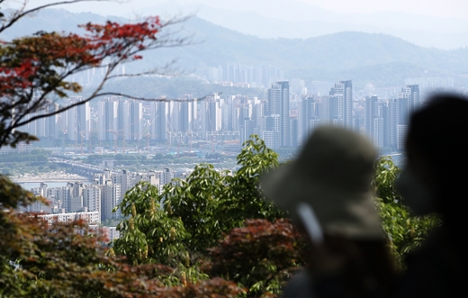 3일 오후 서울 남산타워에서 바라본 서울 아파트 단지. /사진=뉴스1