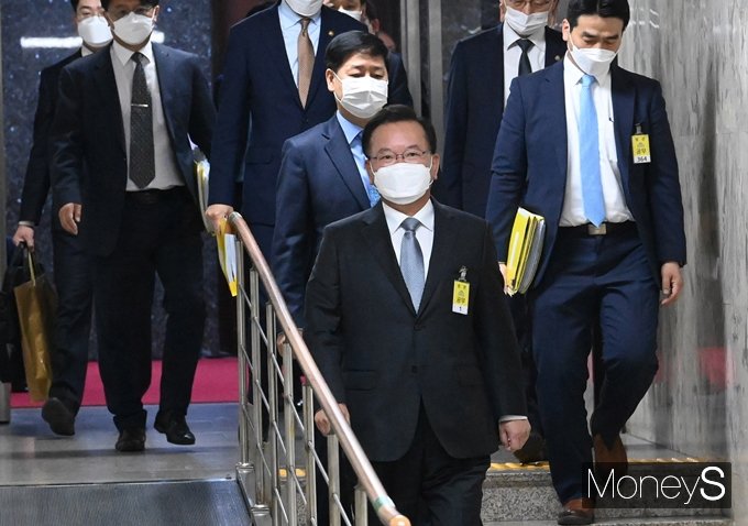 김부겸 국무총리 후보자가 6일 신종 코로나바이러스 감염증(코로나19) 소상공인 손실보상 소급적용 가능성을 열어놨다. /사진=장동규 기자