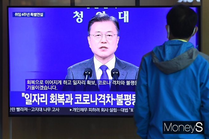 문재인 대통령이 인사청문회 관행을 비판하며 능력과 도덕성을 검증하는 청문회를 나누어야 한다고 제안했다. /사진=장동규 기자