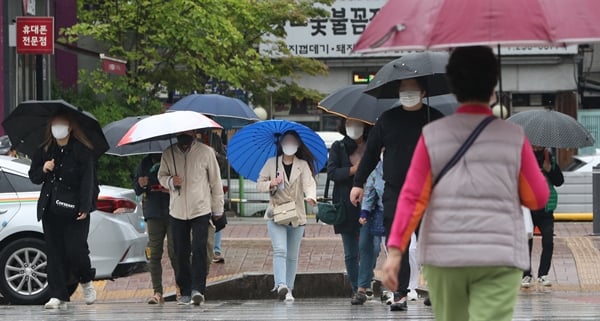 오늘 날씨 전국 적시는 비에 더위 주춤… 미세먼지 '보통 ...