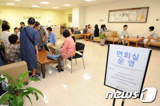실손의료보험 청구 전산화에 대한 목소리가 커지는 가운데 민간과 은행이 전산화 지원에 나섰다./사진=뉴스1