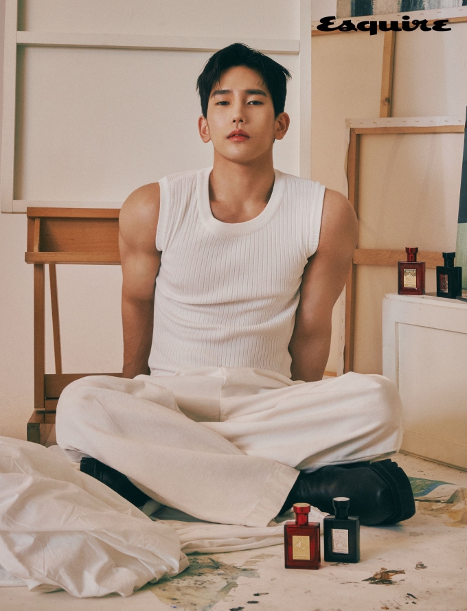 ©에스콰이어