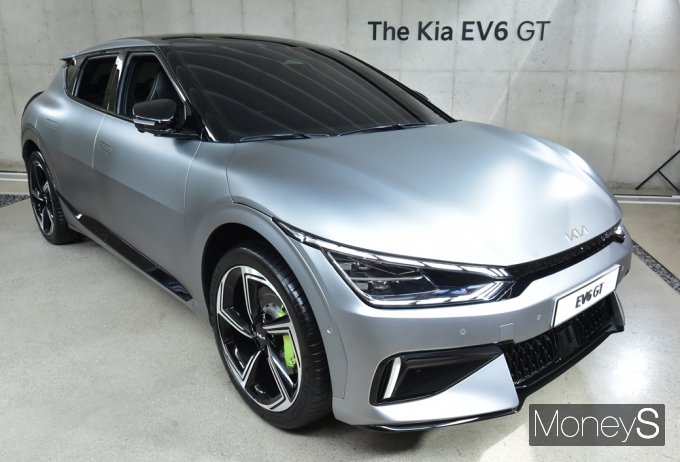[머니S포토] 기아차,  차세대 전용 전기차 모델 'EV6' 첫 선