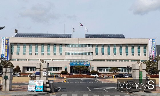 전남 광양시는 불법 주정차 단속을 미리 휴대폰 문자로 알려주는 주정차단속 정보 사전 알림서비스를 확대 실시한다. 광양시청 전경/머니S DB