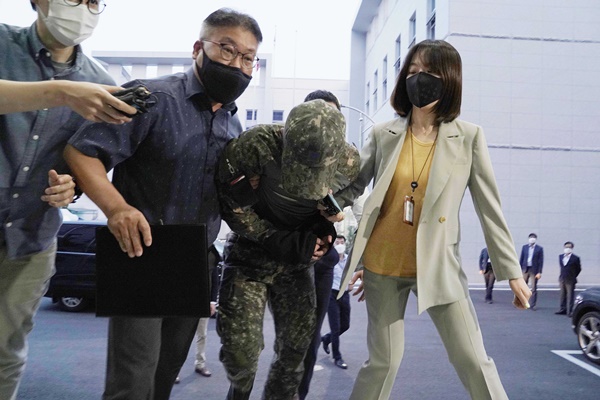 지난 2일 서울 용산구 국방부 보통군사법원에서 열린 영장실질심사에 성추행 피해 공군 부사관 사망사건 가해자인 A중사가 출석하는 모습. /사진=뉴스1(국방부 제공)
