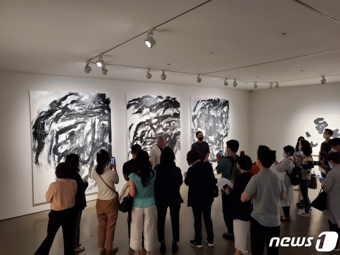 이강소 개인전 '몽유' 간담회 현장© 뉴스1