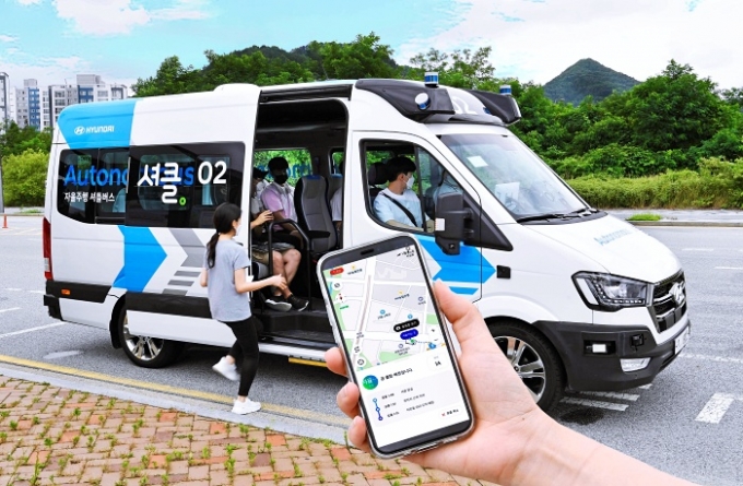 현대자동차가 인공지능과 자율주행 기술을 접목한 수요응답형 다인승 로보셔틀 시범 서비스를 시작한다. /사진제공=현대자동차