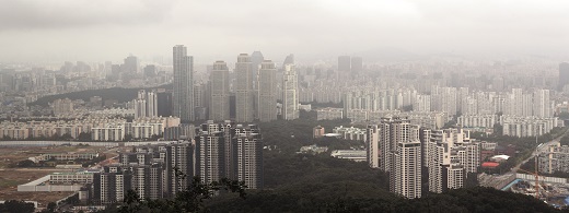 경기 광명시 아파트 실거래가가 15억원을 넘은 가운데 광명시 아파트 매수자 3명 가운데 1명은 서울에서 이주한 것으로 나타났다. /사진=뉴스1