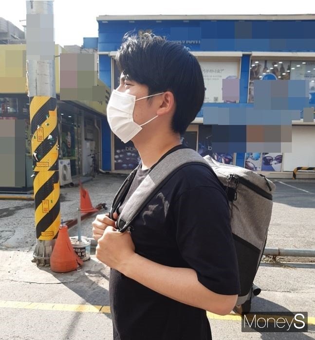 기록적인 폭염을 뚫고 배달 라이더를 시작했지만 쉽지 않았다. 장비 없이는 배달이 불가능해 급하게 집에 있던 보온·보냉 가방을 준비했다. /사진=양진원 기자