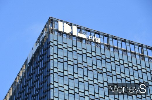 DL이앤씨는 29일 정부가 발표한 올해 시공능력평가 순위에서 8위를 기록, 지난해 3위를 차지한 것과 비교해 5계단 내려간 것에 대해 "기업분할 절차에 따른 일시적 현상"이라고 해명했다. /사진=장동규 기자