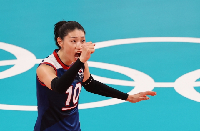 김연경이 지난 4일 오전 일본 도쿄 아리아케 아레나에서 열린 2020도쿄올림픽 여자 배구 8강 대한민국과 터키전에서 득점 성공 후 기뻐하고 있다. /사진=뉴스 1