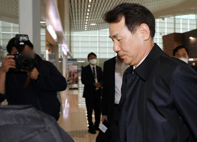 정은보 한미 방위비분담 협상대사가 신임 금융감독원장으로 내정됐다. 사진은 정은보 대사가 지난 3월 한미방위비분담금 11차 협상 차 인천국제공항 제2터미널을 통해 애틀란타로 출국하는 모습./사진=뉴스1
