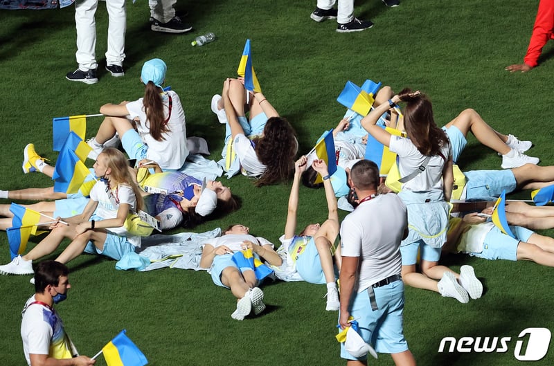 사진 도쿄올림픽 폐막식 곳곳서 노마스크 - 머니S