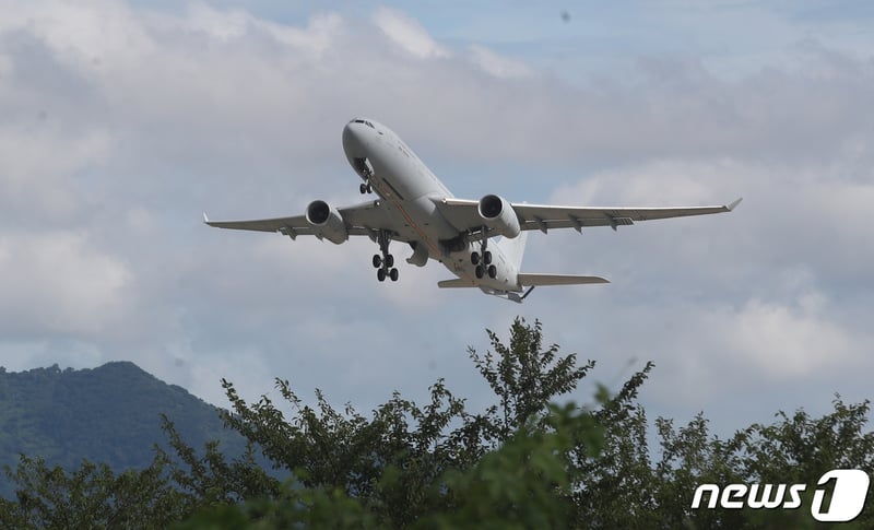 KC-330 수송기, 청해부대 귀국 이어 홍범도 장군 유해봉환 '활약 ...