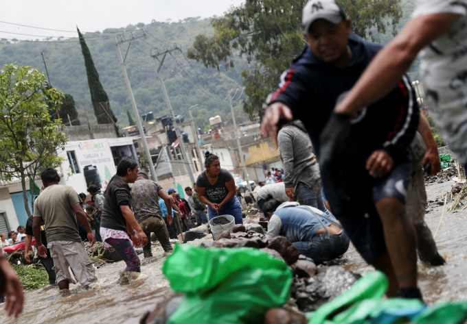 지난 7일(이하 현지시각) 멕시코 일간지 엘 유니버설에 따르면 이날 멕시코 중부 이달고주 툴라시의 한 병원이 홍수로 전력 공급이 중단돼 최소 16명의 환자가 숨졌다. /사진= 로이터