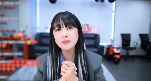 지난 15일 BJ 랄랄은 중학생에게 받은 별풍선을 중학생 가족에게 돌려줬다. 단 "중학생에게는 비밀로 해달라"는 조건을 걸었다. /사진=랄랄 유튜브 캡처