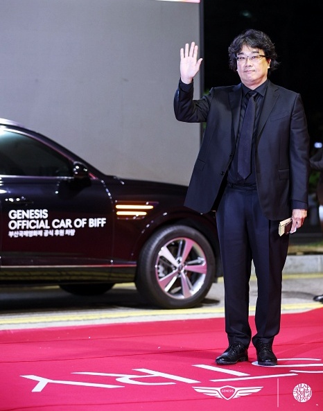 봉준호 감독도 제네시스 차종을 이용해 행사장 레드카펫을 밟았다. /사진제공=제네시스