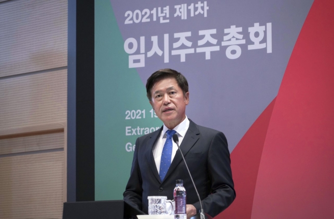 박정호 SK텔레콤 CEO가 12일 본사 T타워 수펙스홀에서 열린 임시주주총회에서 발언하고 있다. /사진제공=SK텔레콤