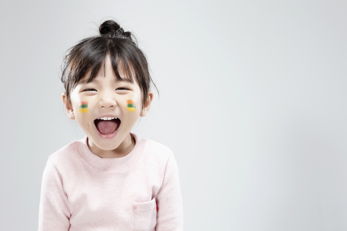 최근 어린이펀드에 대한 관심이 다시 높아지고 있다. 글로벌 경기 불확실성으로 금융시장 변동성이 커지면서 상대적으로 리스크를 줄일 수 있는 펀드 등 간접투자상품 수요가 다시 늘어나는데다 자녀 목돈 마련을 위한 금융상품으로 부각되면서 부모들에게 눈길을 끌고 있다./사진=이미지투데이