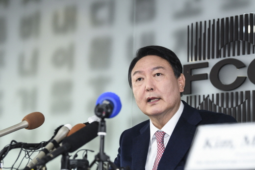 정부 공직자윤리위원회가 올 6월 공개한 재산공개에 따르면 윤 후보는 검찰총장 퇴직일은 지난 3월 6일 기준으로 아크로비스타를 포함해 71억6900만의 재산을 신고했다. /사진=윤석열