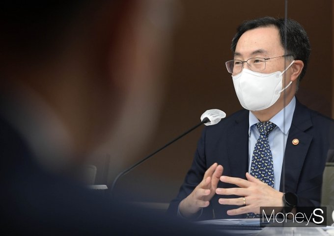 [머니S포토] 문승욱 장관 '탄소중립 산업전환을 위해'