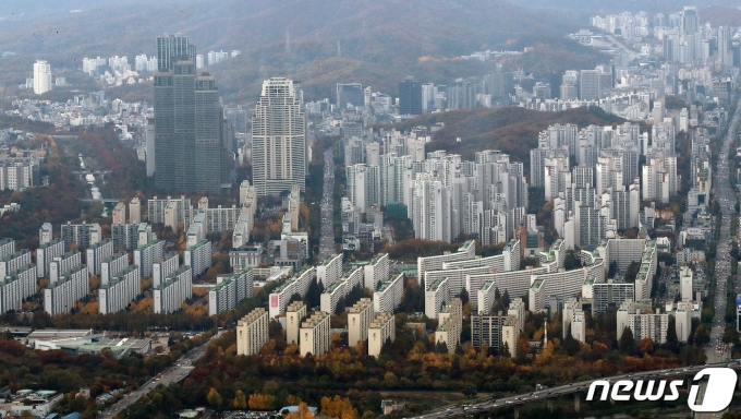 올해 종합부동산세는 시가 약 16억원(공시가격 11억원) 초과 주택 보유자에게 적용된다. /사진=뉴스1