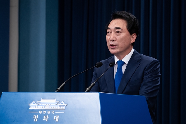 박수현 청와대 국민소통수석이 1일 윤석열 국민의힘 대선 후보의 주52시간제 비판에 반박했다. 사진은 박수현 수석이 지난 9월 청와대에서 브리핑하는 모습. /사진=뉴스1