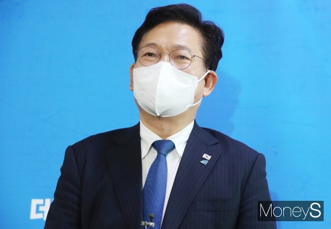 [머니S포토] 입장 전하는 송영길 민주당 대표