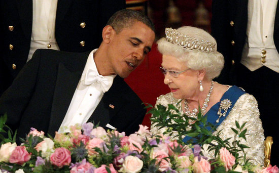 3일(이하 한국시각) 아르헨티나 매체 라나시온은 지난 2011년 5월 엘리자베스 2세 영국 여왕이 버락 오바마 전 미국 대통령에게 건넨 말이 화제라고 전했다. 사진은 오바마 전 대통령(왼쪽)과 엘리자베스 여왕. /사진=로이터