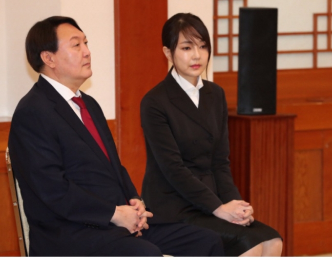 윤석열 국민의힘 대선후보(왼쪽)과 아내 김건희씨./ © 뉴스1