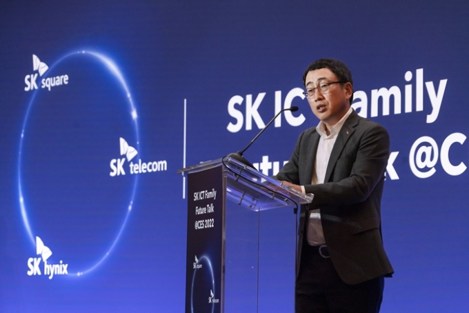 유영상 SK텔레콤 사장이 지난 6일(현지시각) 'CES 2022'가 열린 미국 라스베이거스에서 기자 간담회를 갖고 'SK ICT 연합'의 비전을 발표하고 있다. /사진제공= SK텔레콤