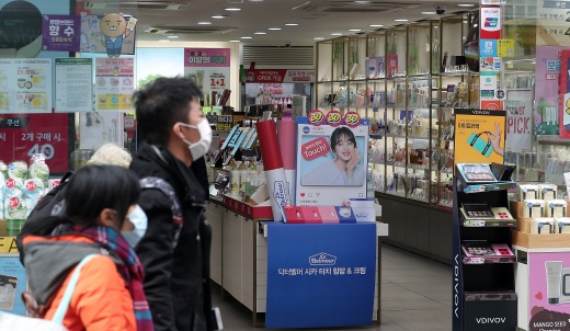 LG생활건강과 아모레퍼시픽의 실적이 좋지 않을 전망이다. 사진은 서울 중구 명동의 한 화장품 매장이 한산한 모습을 보이고 있다./사진=머니투데이 DB